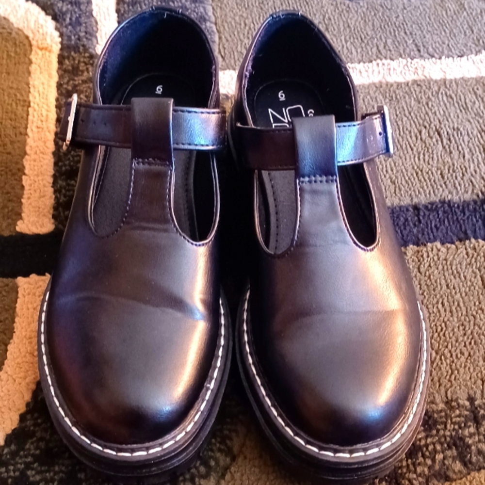 No boundaries Chunky Mary Jane shoes size 6